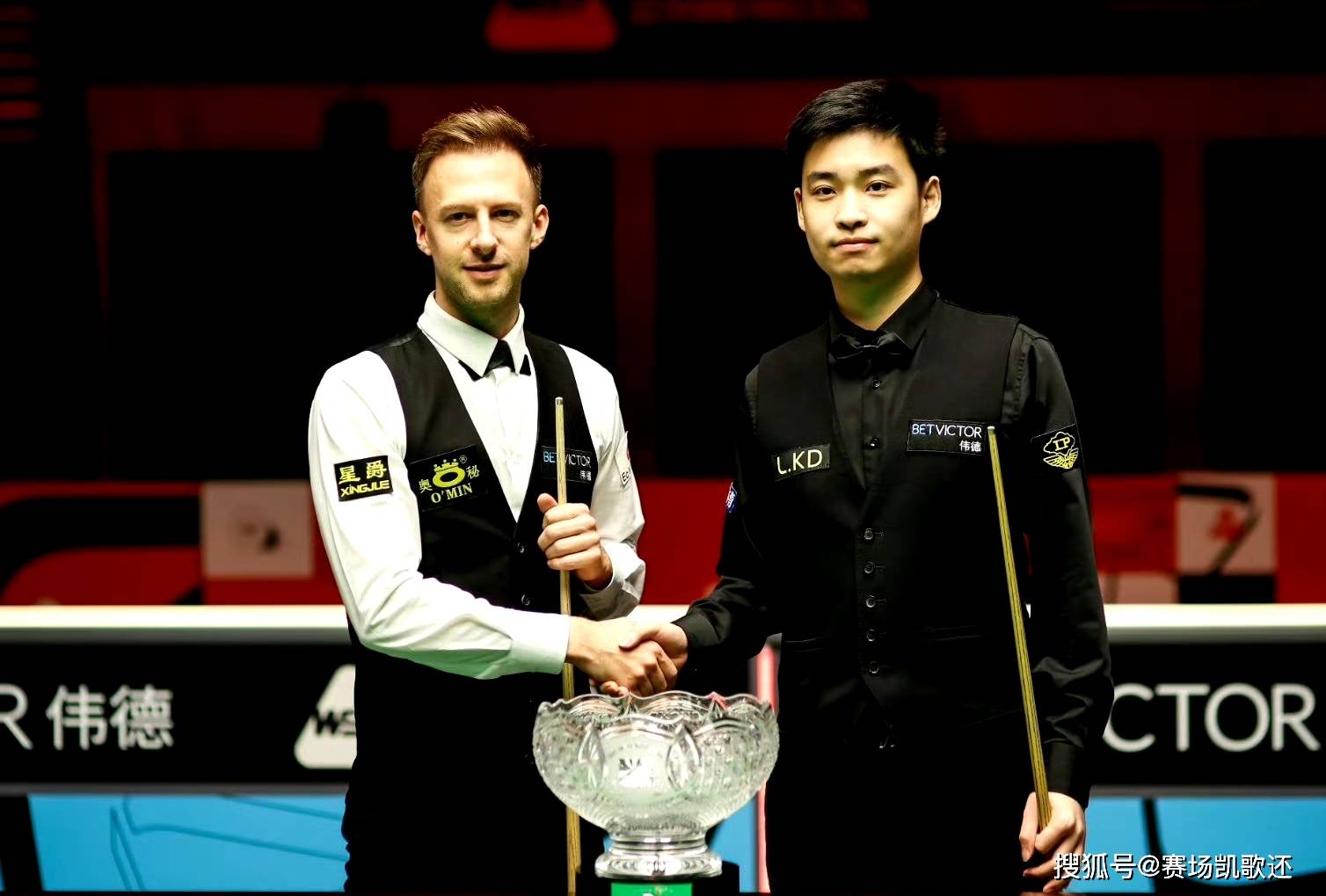 精英选手奋勇拼搏，实力碾压对手